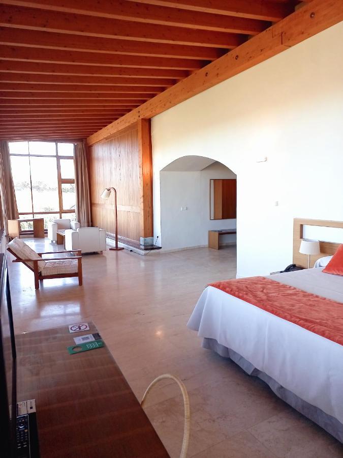 Hotel 4 Estrellas Conventual De Alcantara Exterior photo