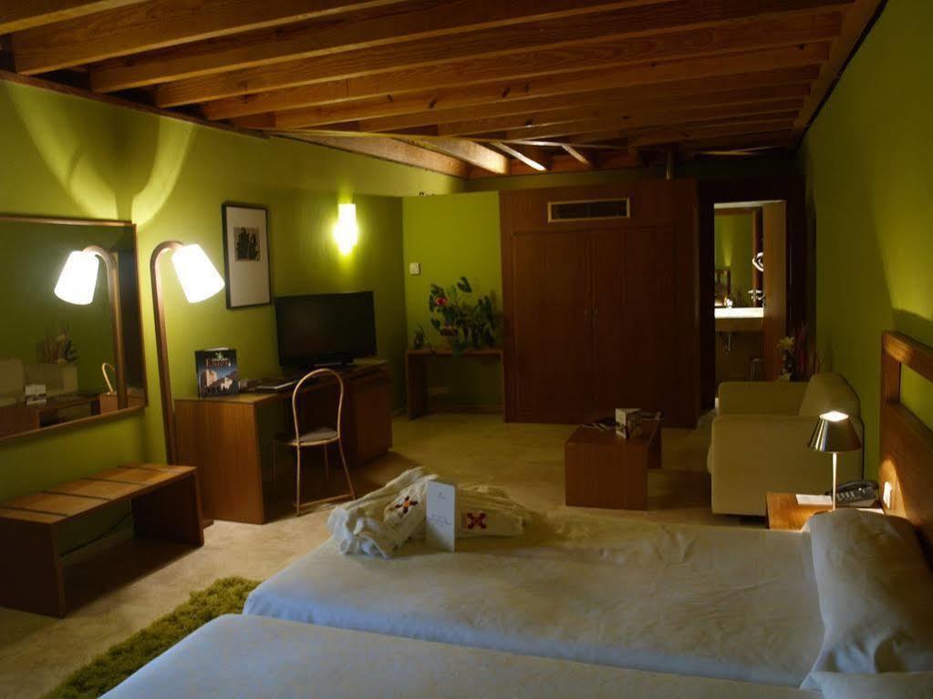 Hotel 4 Estrellas Conventual De Alcantara Exterior photo